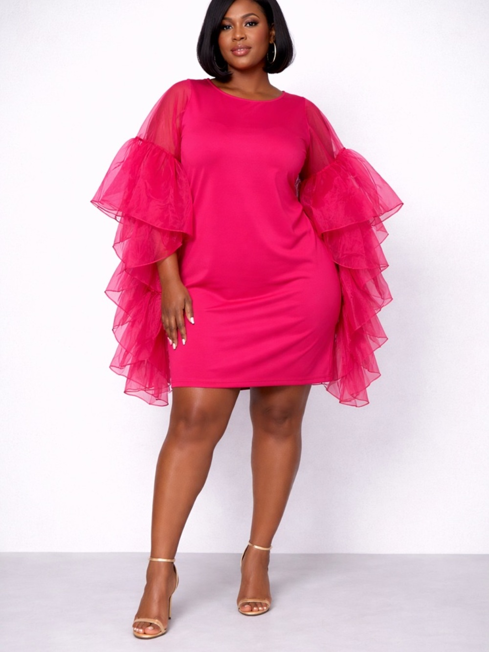 The pink midi dress is the statement piece!💓